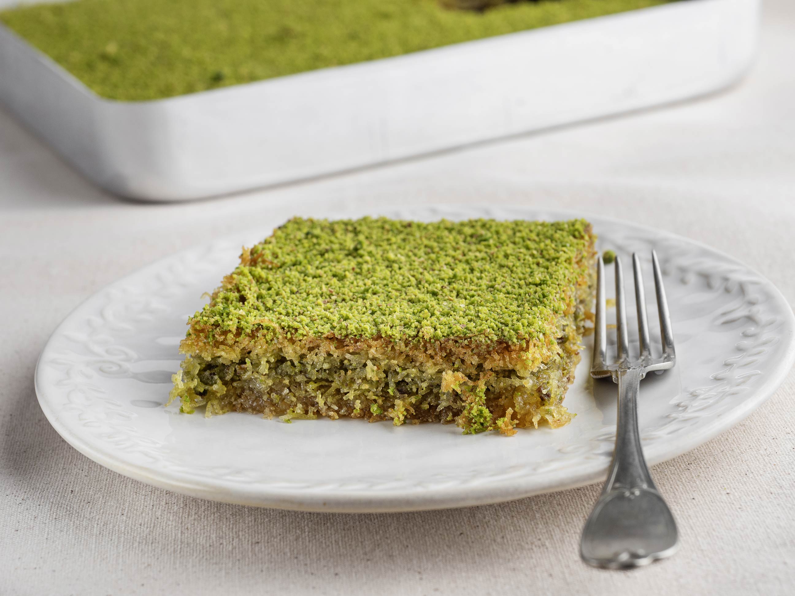 Saytad Fıstıklı Düz Kadayıf — yeşil fıstıklı altın rengi tel kadayıf