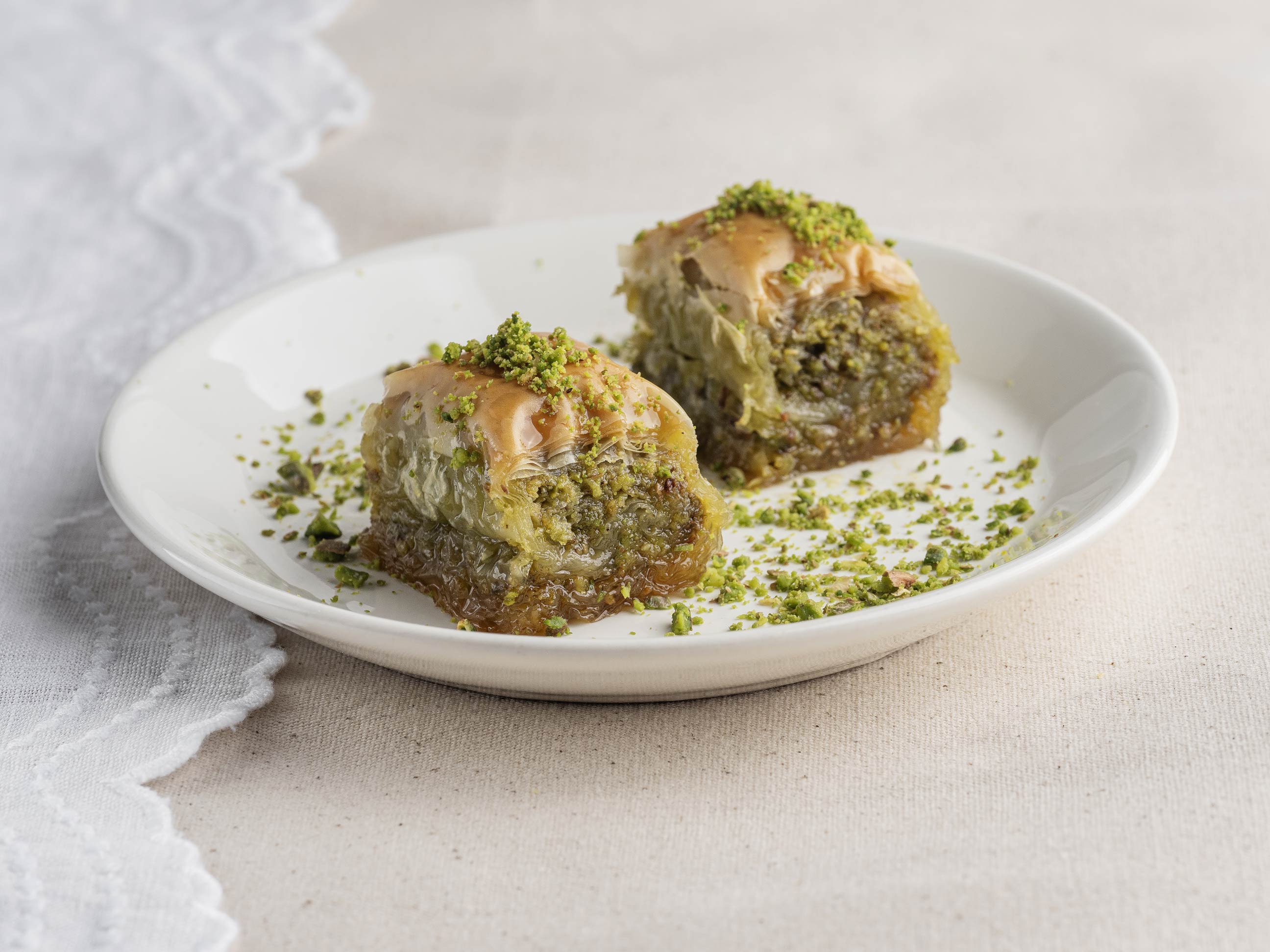 Saytad Vegan Hurmalı Prens Baklava — bol fıstıklı bitkisel baklava, hurma şerbetiyle