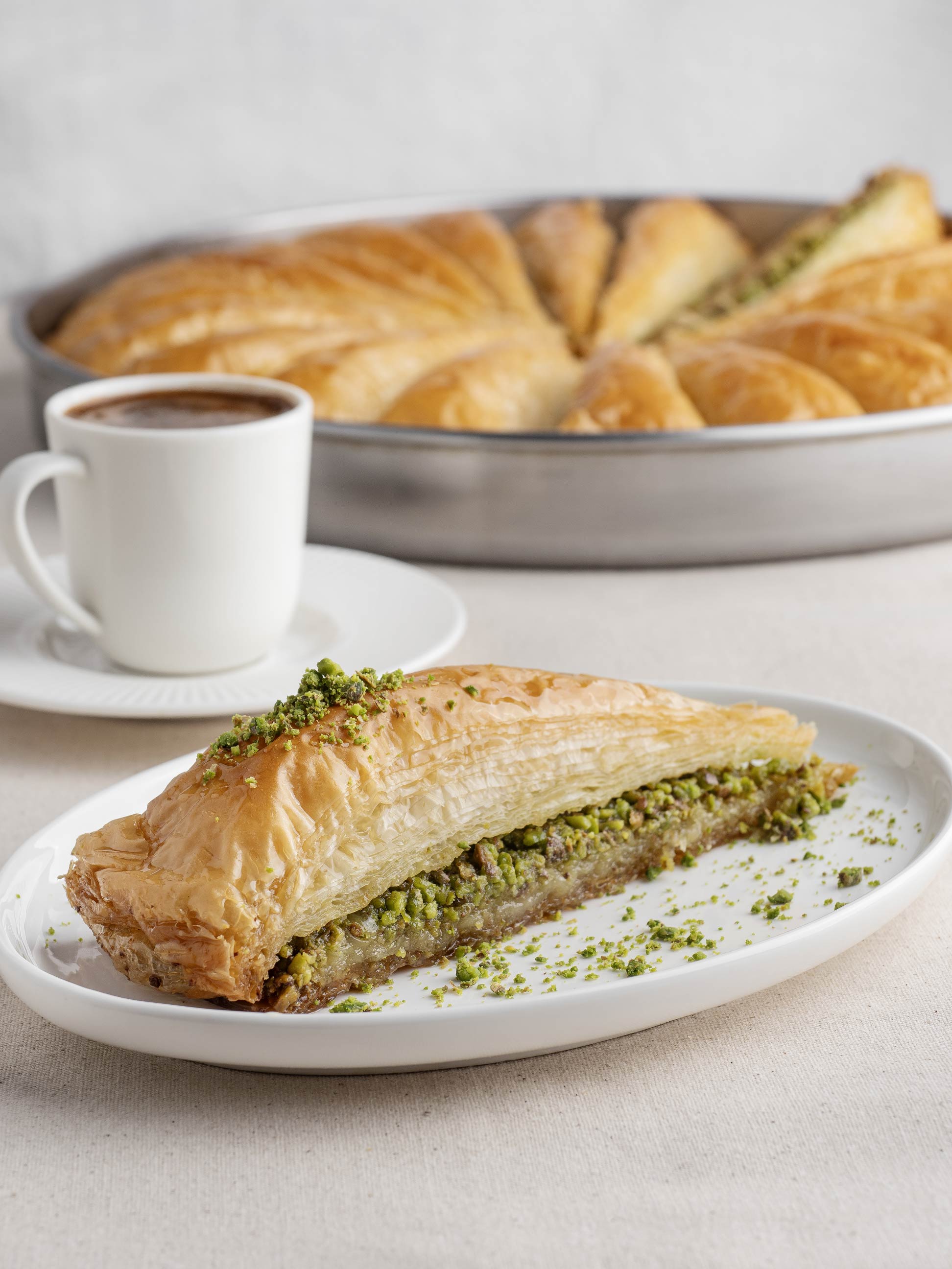 Saytad Havuç Dilim Baklava — altın rengi kama kesimli fıstıklı baklava