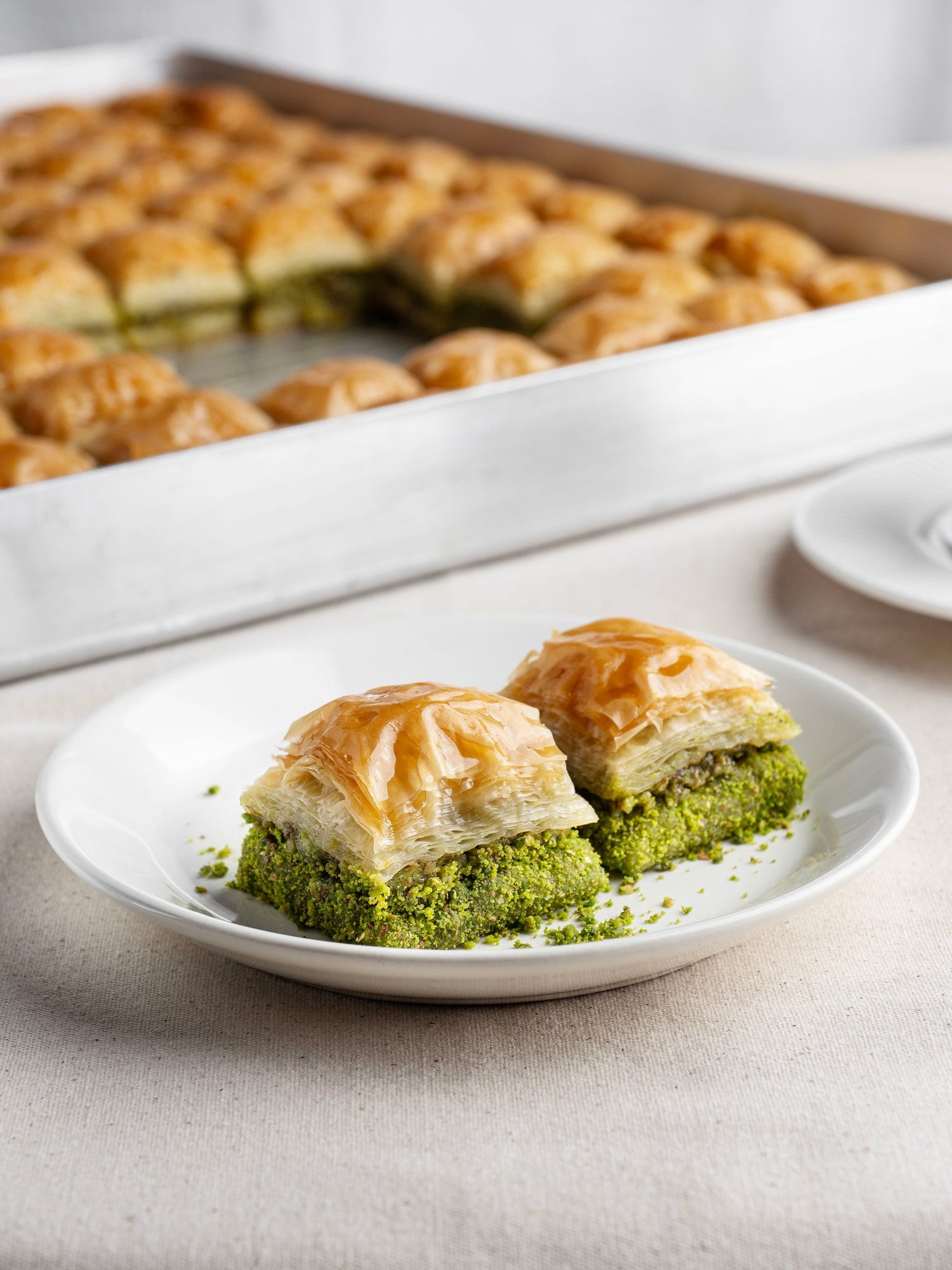 Saytad Fıstıklı Kuru Baklava — canlı fıstık serpmeli çıtır elmas dilim parçalar